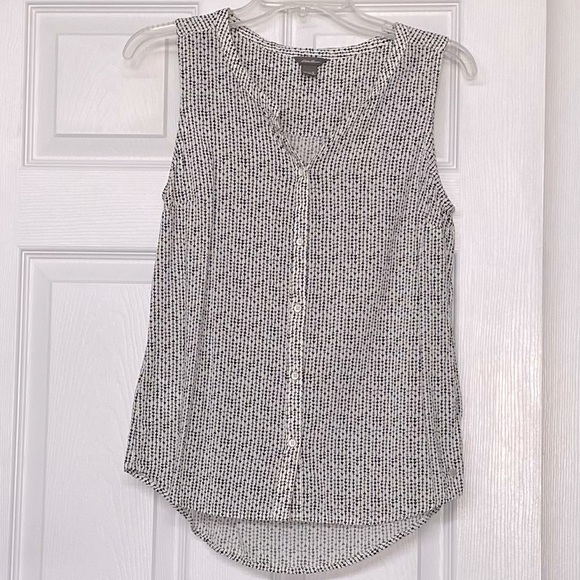 Eddie Bauer Button Front Sleeveless Light Flowy Black White Geometric Top Sz S - Picture 1 of 5